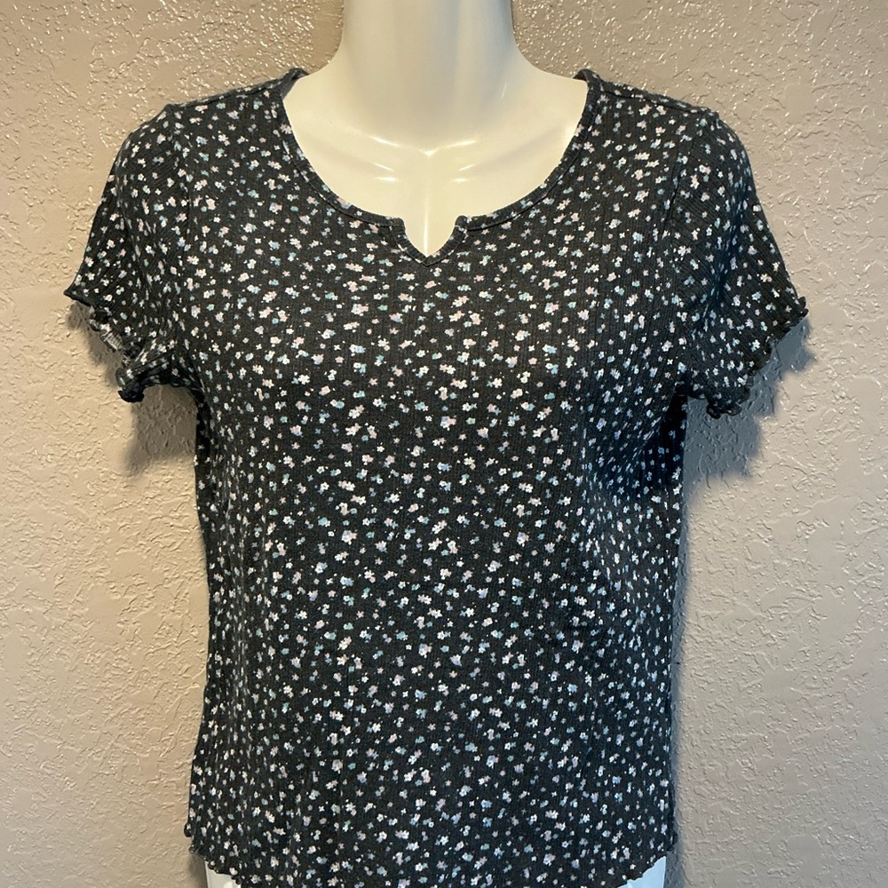 The Classic Black and White Floral Short Sleeve Tee
